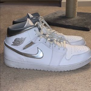 Jordan 1 Mid